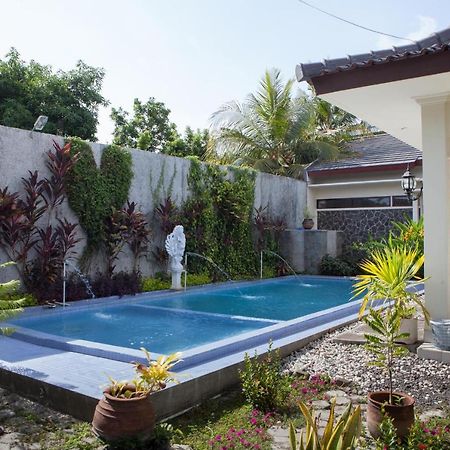 Reddoorz Plus Near Mall Roxy Banyuwangi Banyuwangi  Exteriér fotografie