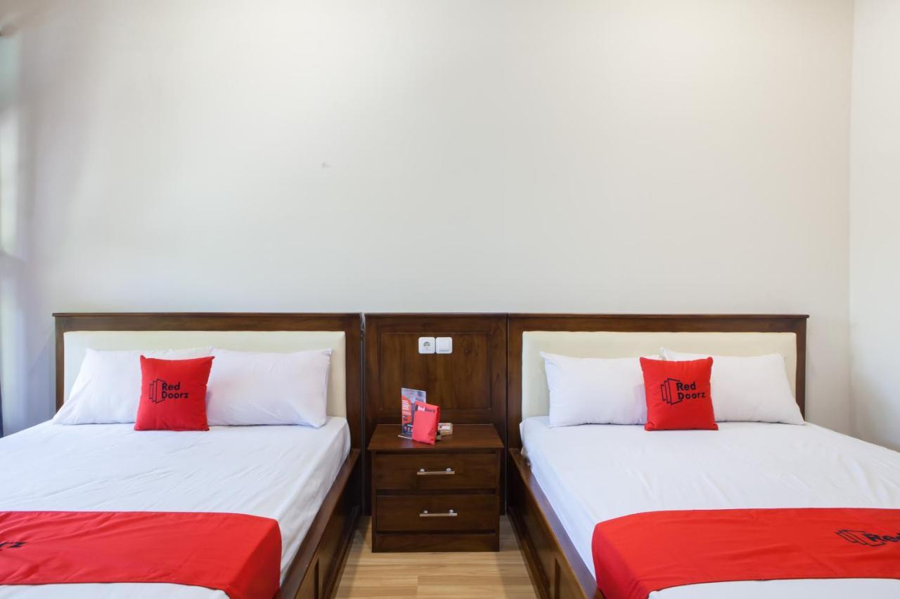 Reddoorz Plus Near Mall Roxy Banyuwangi Banyuwangi  Exteriér fotografie