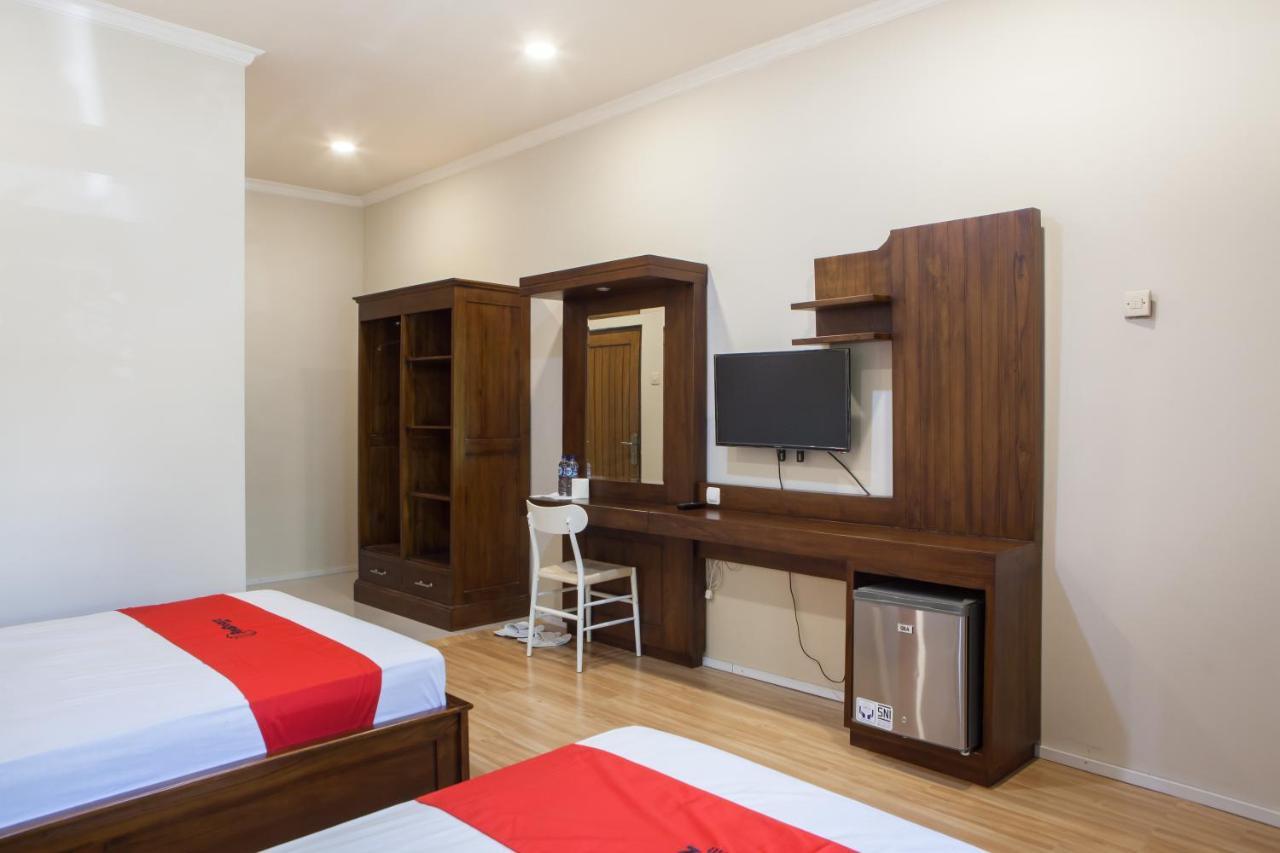 Reddoorz Plus Near Mall Roxy Banyuwangi Banyuwangi  Exteriér fotografie