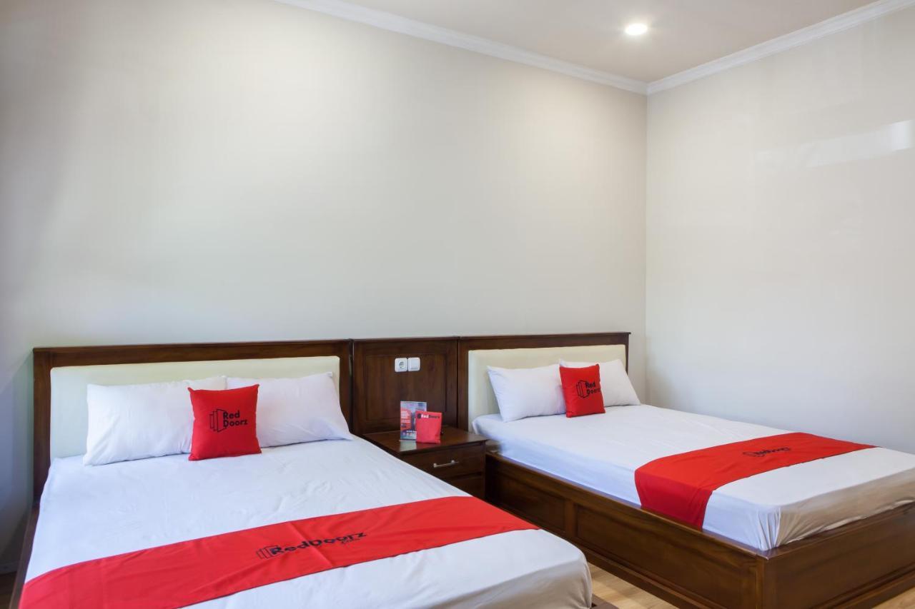Reddoorz Plus Near Mall Roxy Banyuwangi Banyuwangi  Exteriér fotografie