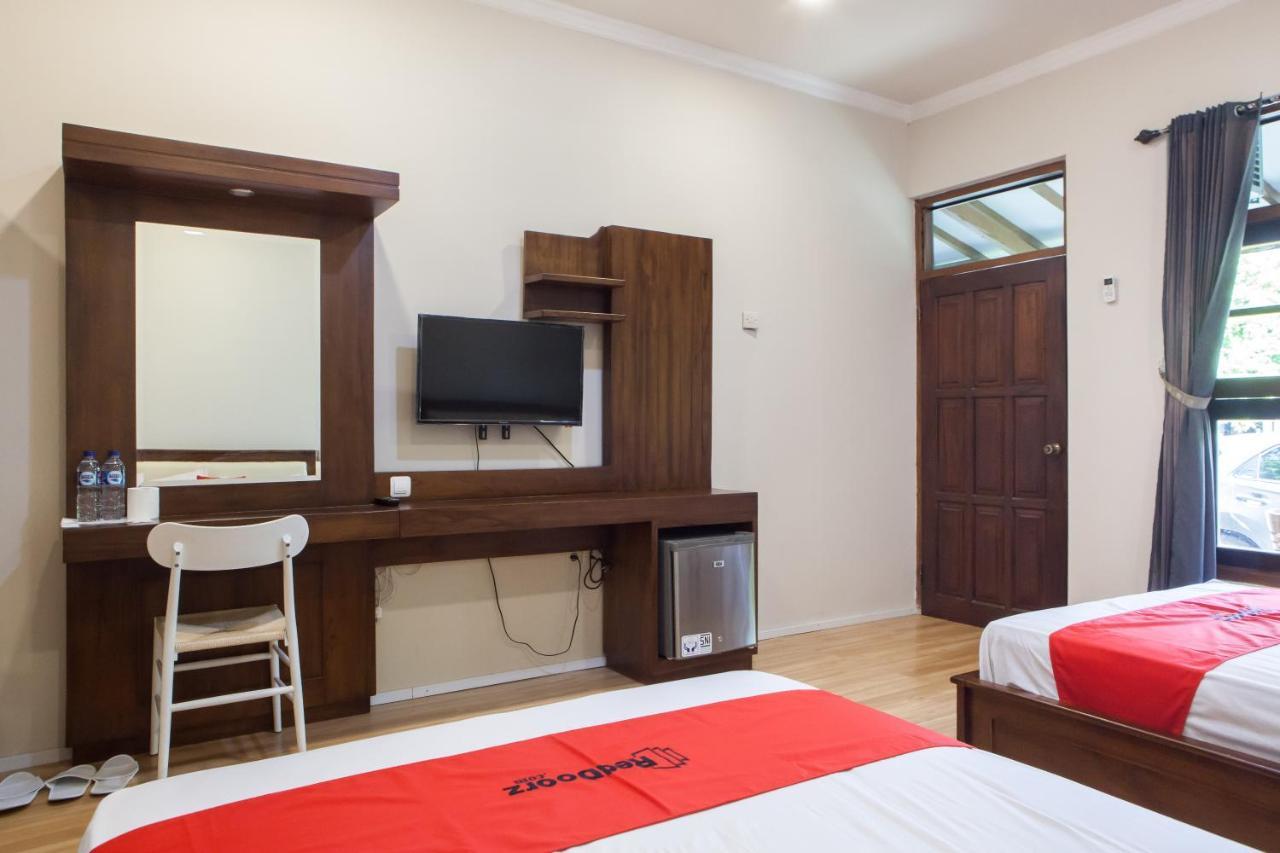 Reddoorz Plus Near Mall Roxy Banyuwangi Banyuwangi  Exteriér fotografie