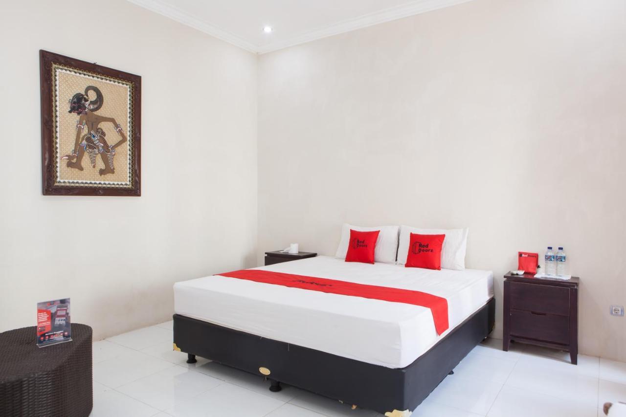 Reddoorz Plus Near Mall Roxy Banyuwangi Banyuwangi  Exteriér fotografie