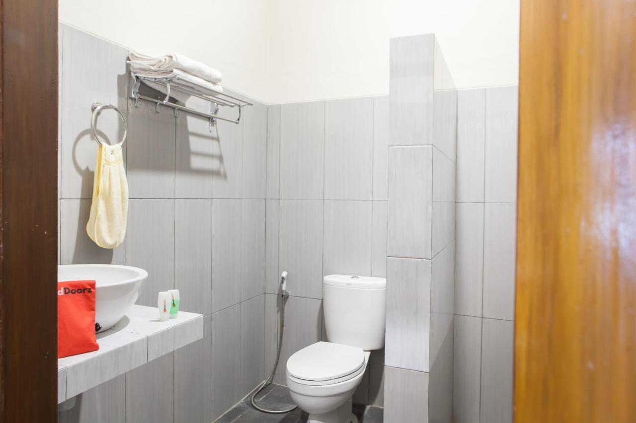 Reddoorz Plus Near Mall Roxy Banyuwangi Banyuwangi  Exteriér fotografie